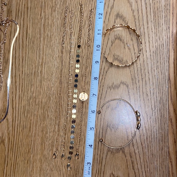 8 Piece Jewelry set - 2 Necklaces - 6 bracelets - Picture 4 of 4